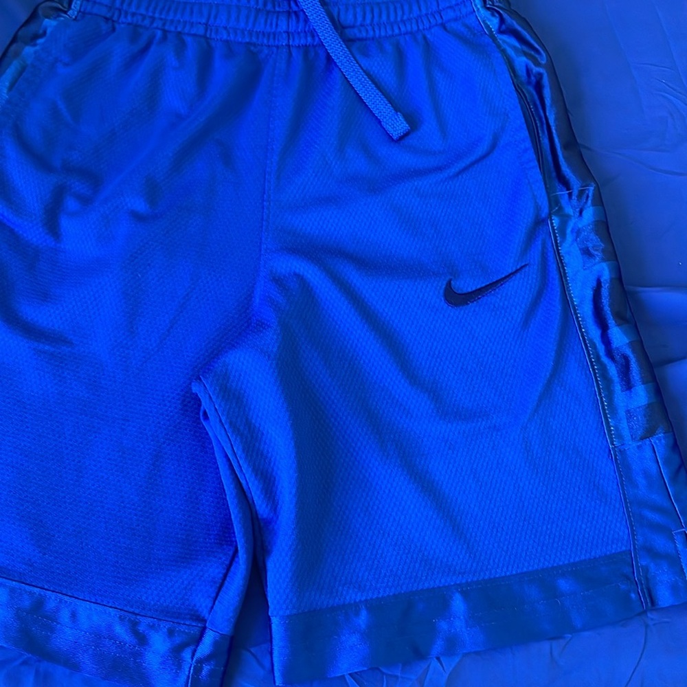 Nike kids L shorts - Picture 2 of 6